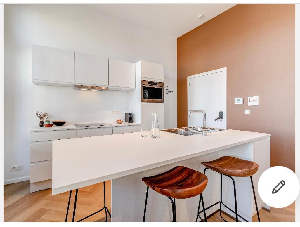 Room Engine Residence Antwerpen Bagian luar foto