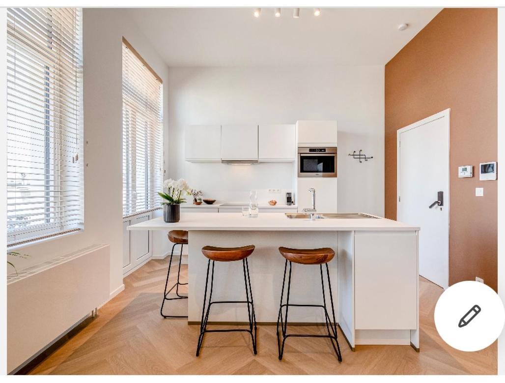 Room Engine Residence Antwerpen Bagian luar foto